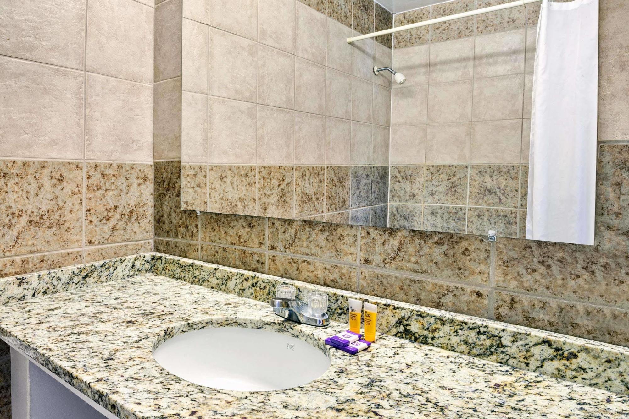Weber Inn Kitchener Ngoại thất bức ảnh
