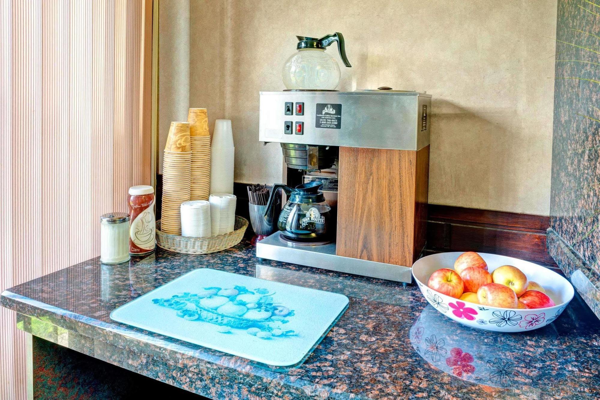 Weber Inn Kitchener Ngoại thất bức ảnh